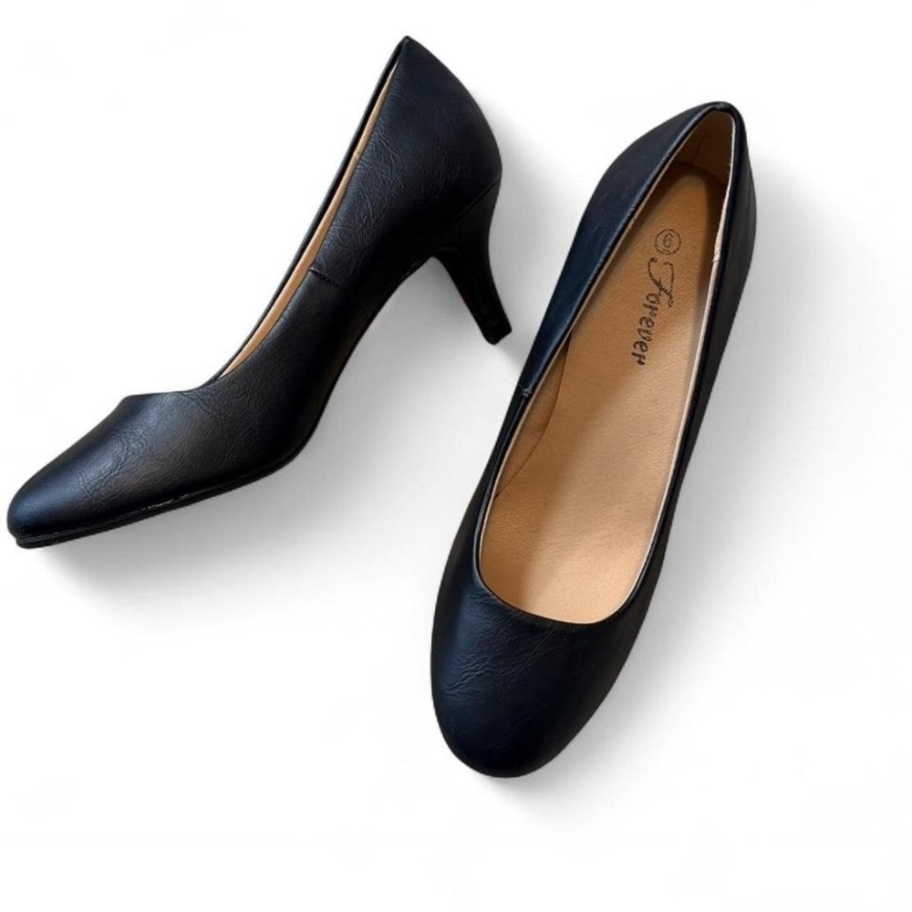 Black Faux‎ Leather Pumps